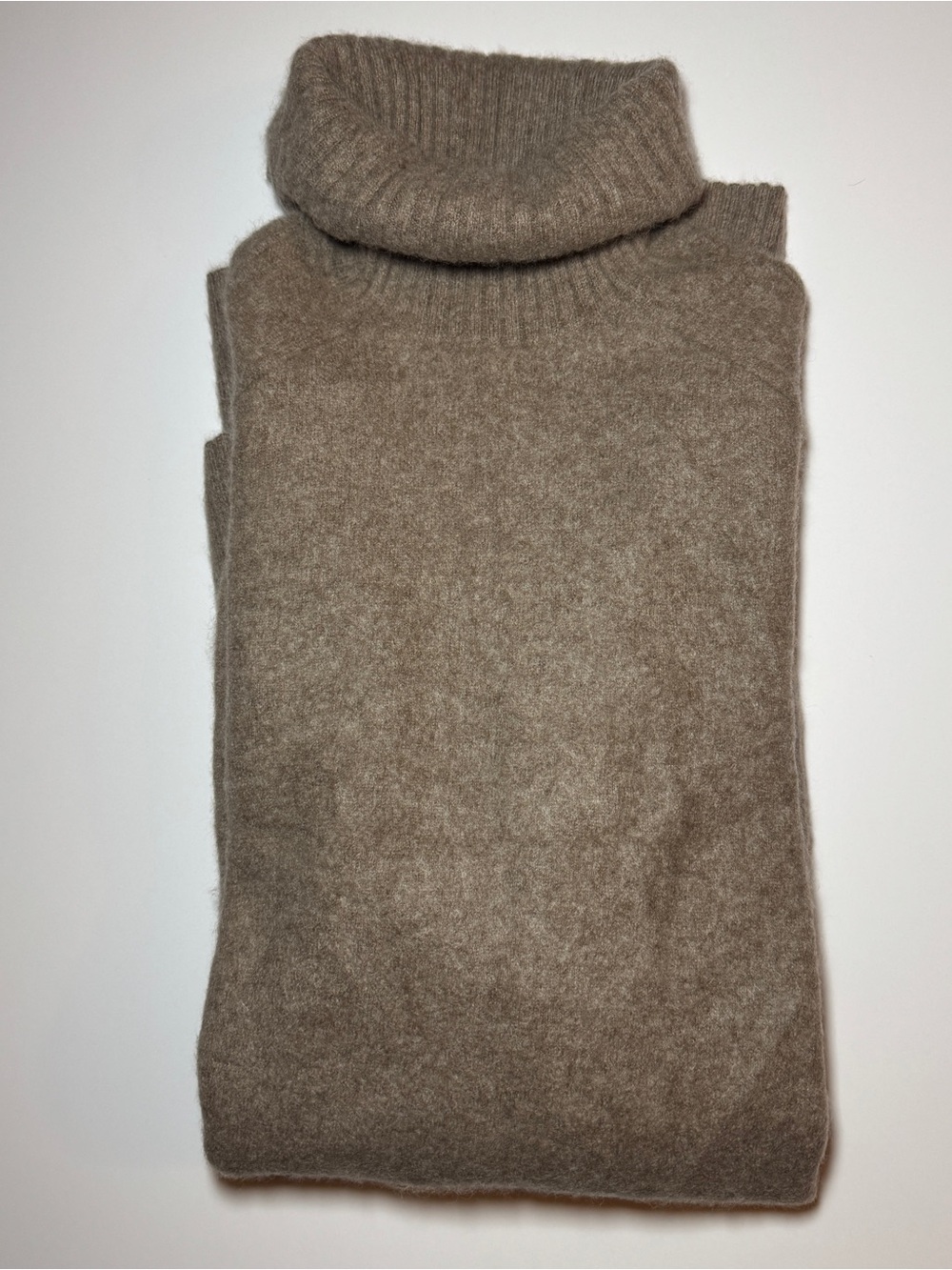 100% Cashmere Brown Turtleneck Tunic Sweater M
Saks Fifth Avenue